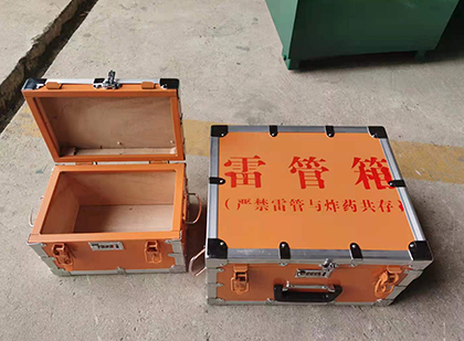 阳江镇不同材质的雷管箱性能上有什么区别？
